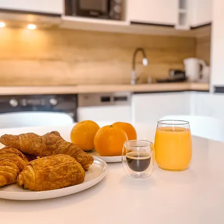 Grand Au Coeur De I La Place De Morny Et La Gare Sont A 5 Min A Pied Apartment *